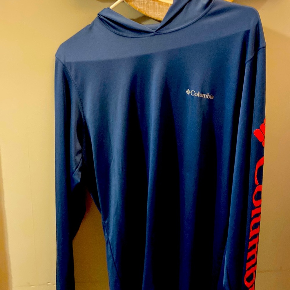 Columbia hooded sun shirt. Navy/red lettering